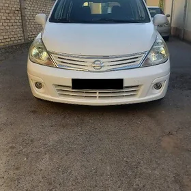 Nissan Versa 2011