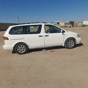 Toyota Sienna 2001