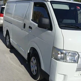 Toyota Hiace 2021
