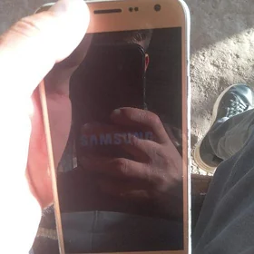 SAMSUNG J7