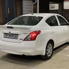 Nissan Versa 2013