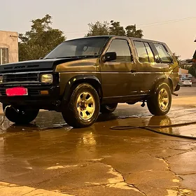 Nissan Pathfinder 1995