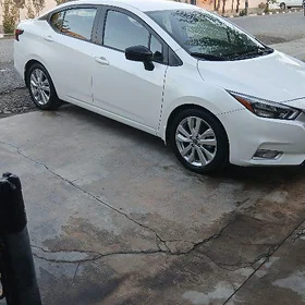 Nissan Versa 2022