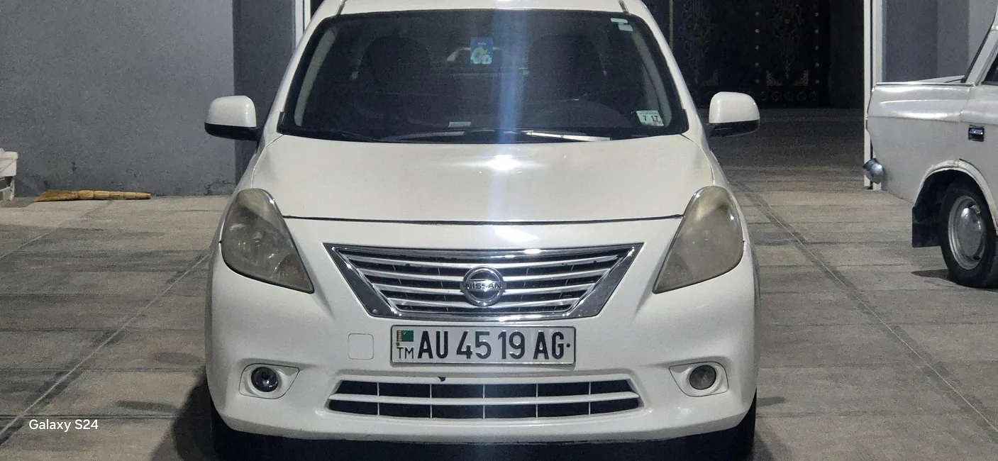 Nissan Versa 2012 - 1