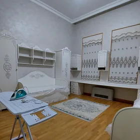 -GAGARINA 4-KOMNAT 4-ETAJ 105-KWADRAT POLUELITKA