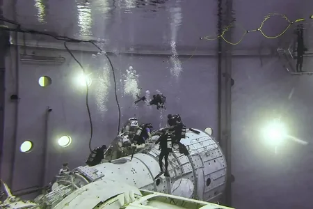 Кононенко возглавил дублирующий экипаж миссии МКС-76 и отрабатывает выход в открытый космос