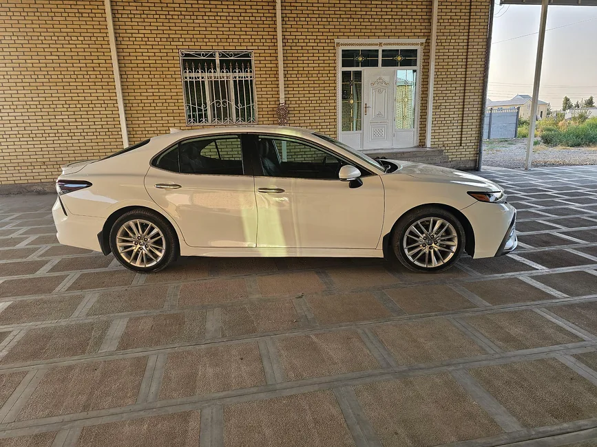 Toyota Camry 2021 - 1