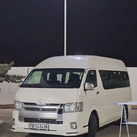Toyota Hiace 2015