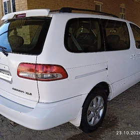 Toyota Sienna 2002