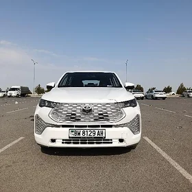 Toyota Innova 2024