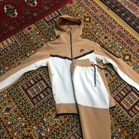 nike tech
