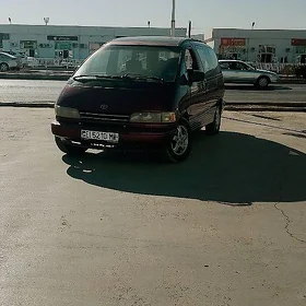 Toyota Previa 1990