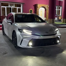 Toyota Camry 2025
