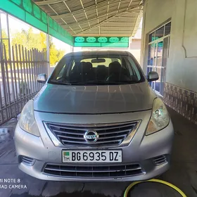 Nissan Versa 2012