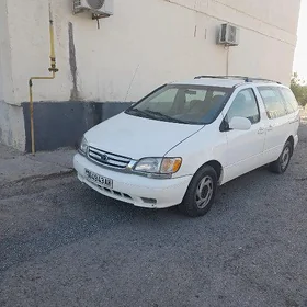 Toyota Sienna 2001
