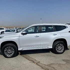 Mitsubishi Pajero 2020