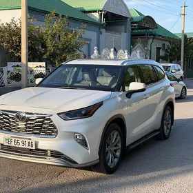 Toyota Highlander 2021