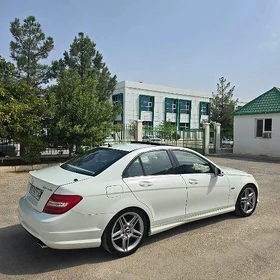 Mercedes-Benz C300 2011