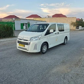 Toyota Hiace 2022