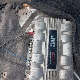 Usilitel JVC