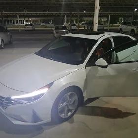 Hyundai Elantra 2023