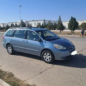 Toyota Sienna 2004