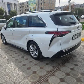 Toyota Sienna 2022