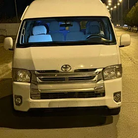 Toyota Hiace 2012
