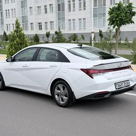Hyundai Elantra 2022
