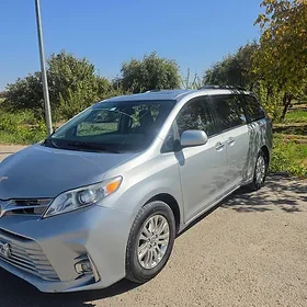 Toyota Sienna 2019
