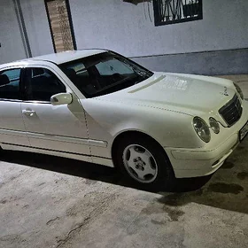 Mercedes-Benz E320 2002