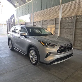 Toyota Highlander 2021