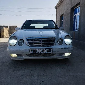 Mercedes-Benz E320 2026