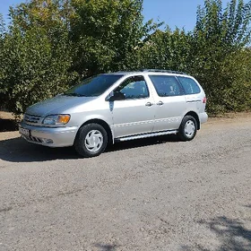 Toyota Sienna 2002
