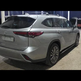 Toyota Highlander 2021