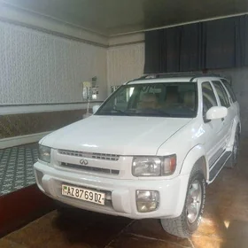 Infiniti QX4 2000