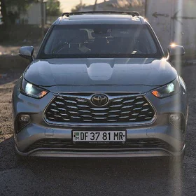 Toyota Highlander 2021
