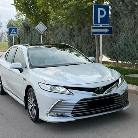Toyota Camry 2021