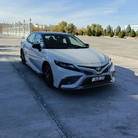 Toyota Camry 2021