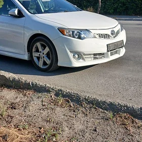 Toyota Camry 2013