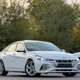 Hyundai Elantra 2023