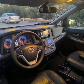 Toyota Sienna 2016