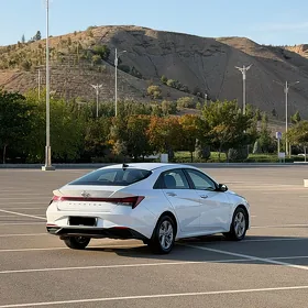 Hyundai Elantra 2021