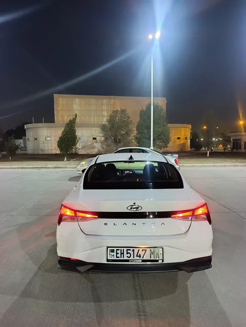 Hyundai Elantra 2022 - 1