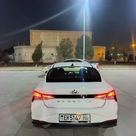 Hyundai Elantra 2022