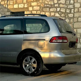 Toyota Sienna 2002