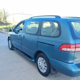 Toyota Sienna 2002