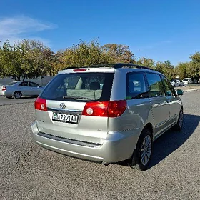 Toyota Sienna 2004