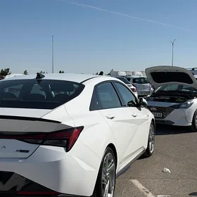 Hyundai Elantra 2023