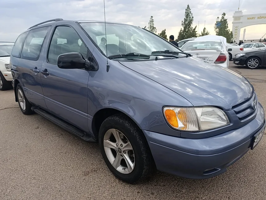 Toyota Sienna 2002 - 1